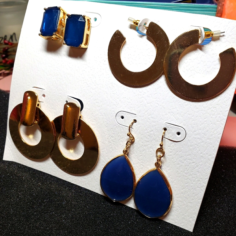 4 pairs of blu/gold toned earrings